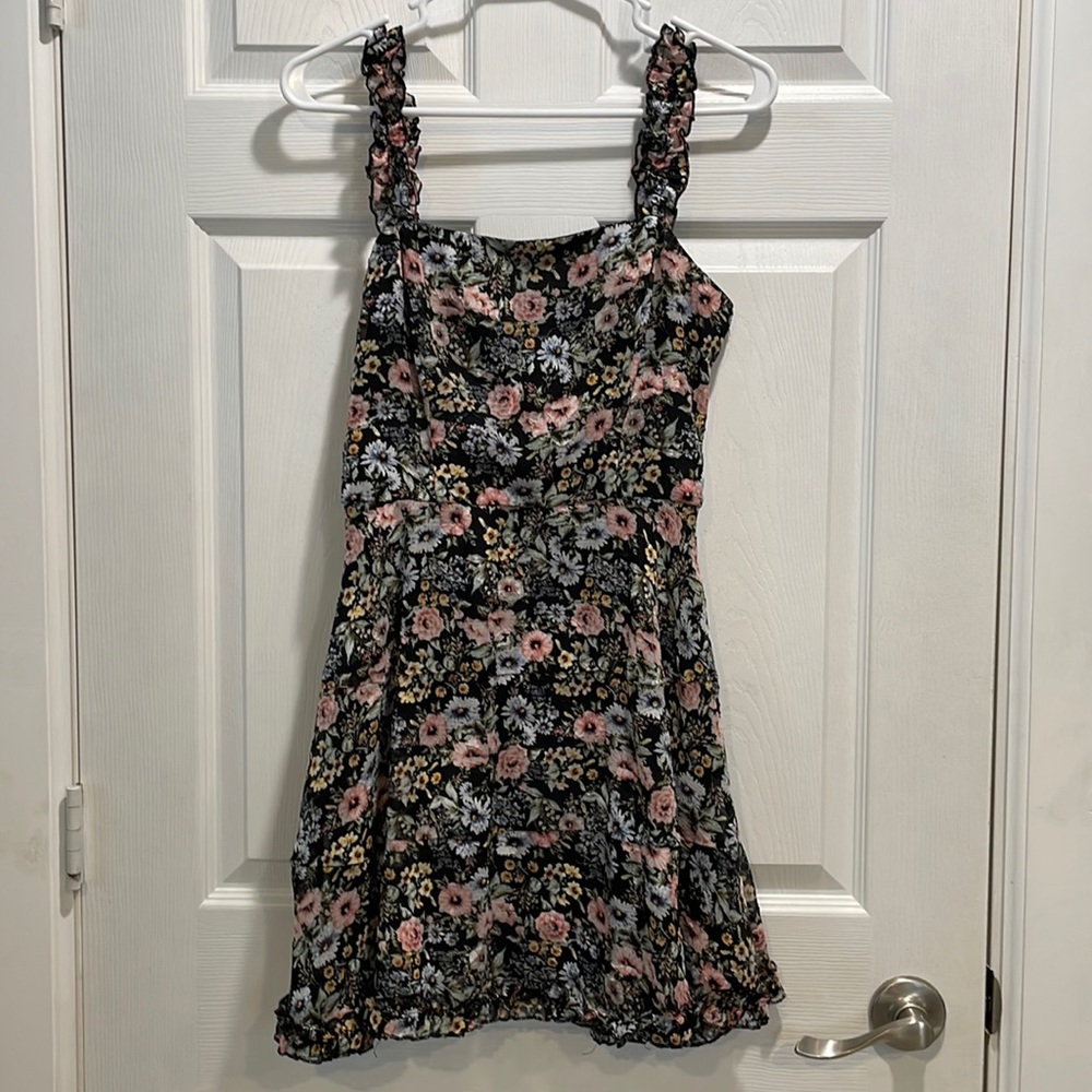 New Francesca’s black floral dress small